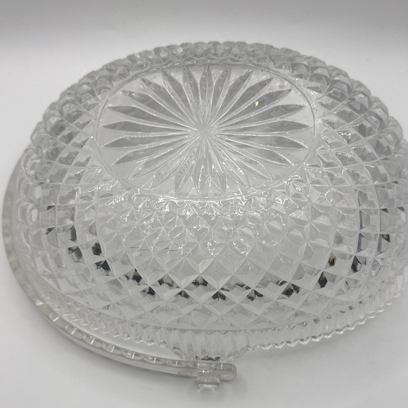Elegant Clear Glass Basket - Picture 2 of 2